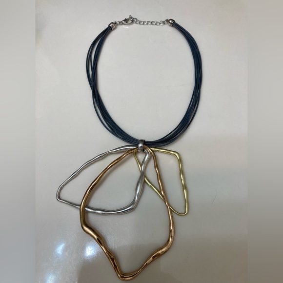 Fashion Necklace with tri-colored metal design - Picture 6 of 8